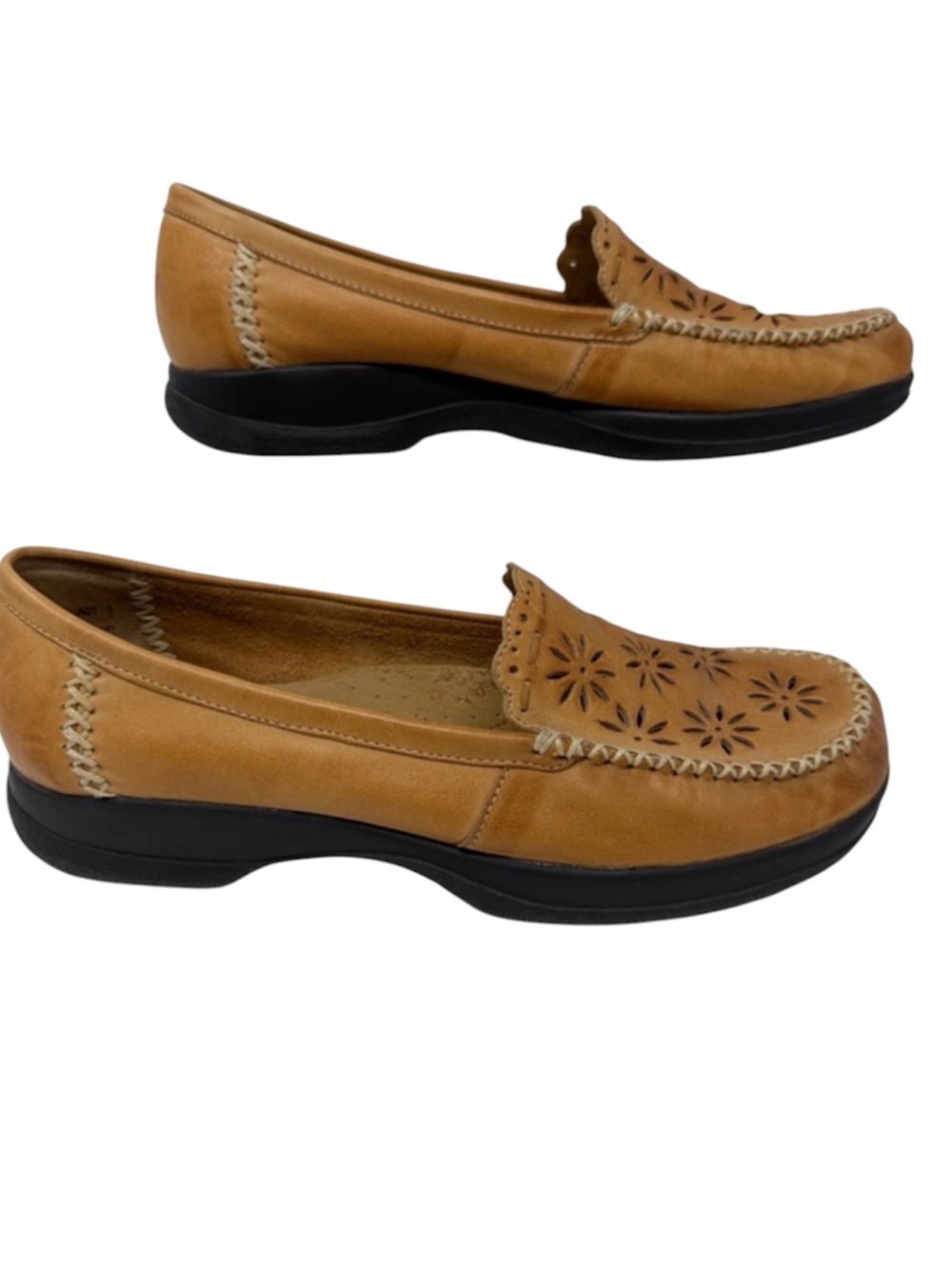 Thom McAn Tan Leather Slip-On Loafers with Floral Cutouts Size 8.5-9